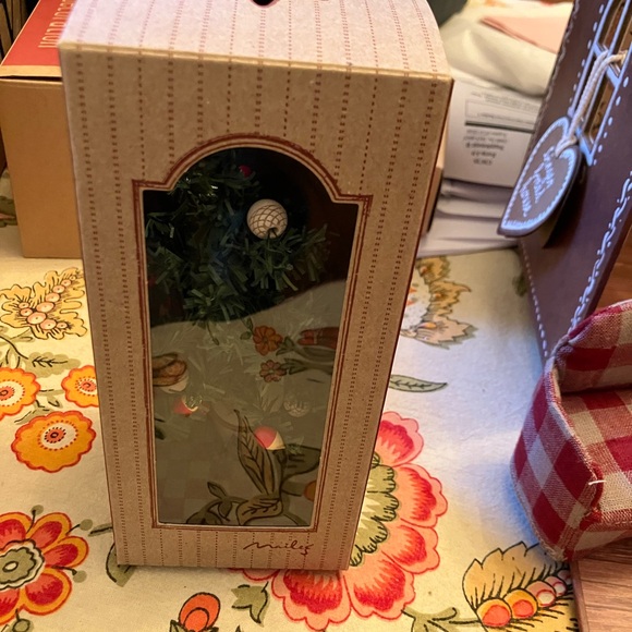 Maileg Christmas Bundle Retired Mouse Figurines with Sleigh and Accessories - Picture 5 of 13